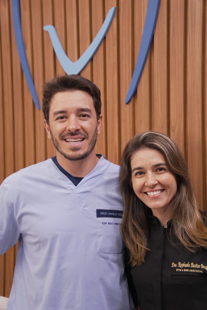 Os irmãos Dr. Virgílio e Dra. Raphaela na clínica.